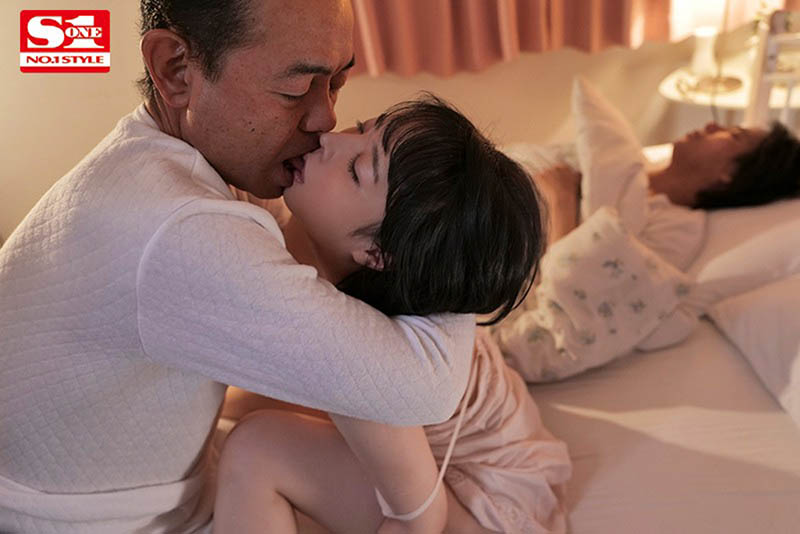 公公假裝老人癡呆症！善良媳婦「三宮つばき」每天被亂摸，最後直接進去！