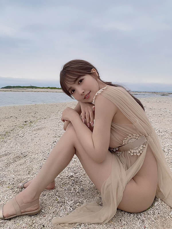 沖繩大解放！ AV國民偶像「三上悠亞」中空薄紗露好露滿，內衣褲94不想穿！