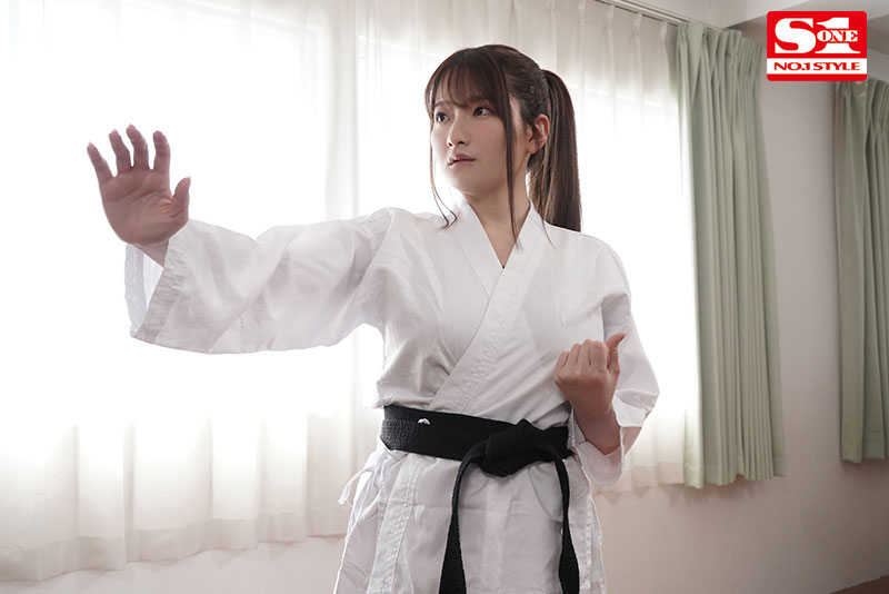 為償還債務！巨乳馬尾女高中生「鷲尾めい」連續被侵犯一整年最後被調教成易高潮體質